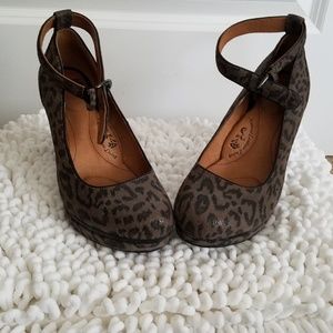 Sofft leopard heels